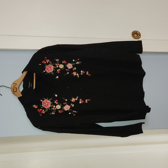 Women's Embroidery Buttondown Shirt - 100% COTTON - Picture 1 of 7